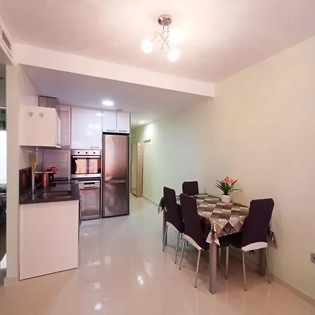 умные новые аппартаменты в торревьехе דירה *